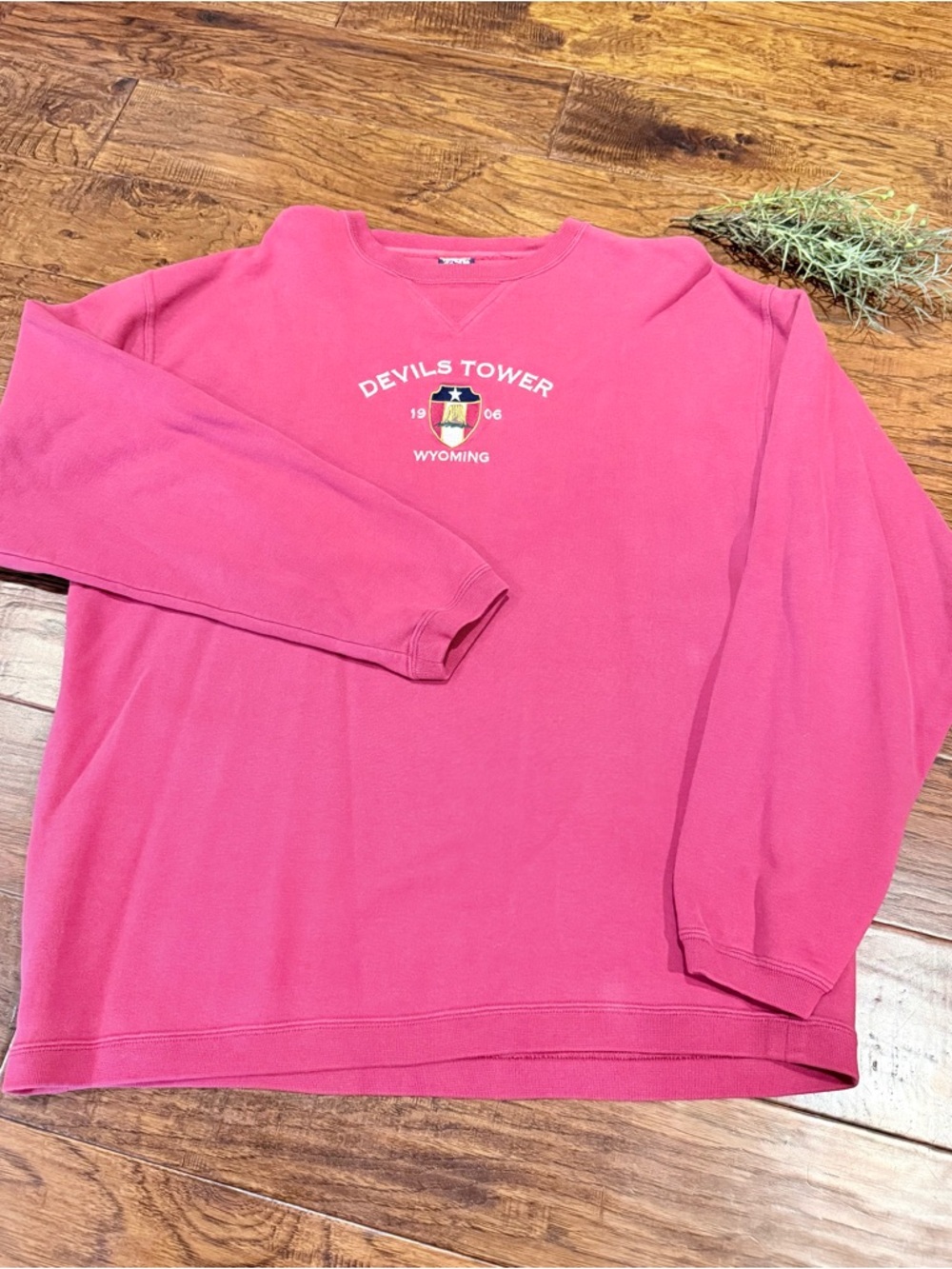 Wyoming Devils Tower light red  Crewneck Sweatshirt